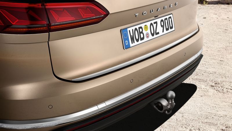 A VW Touareg with a removable or swivel-mounted ball coupling from VW Accessories