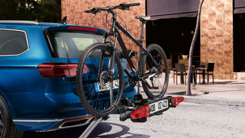 VW Zubehör Fahrradträger „Premium“ an einem VW Passat Modell