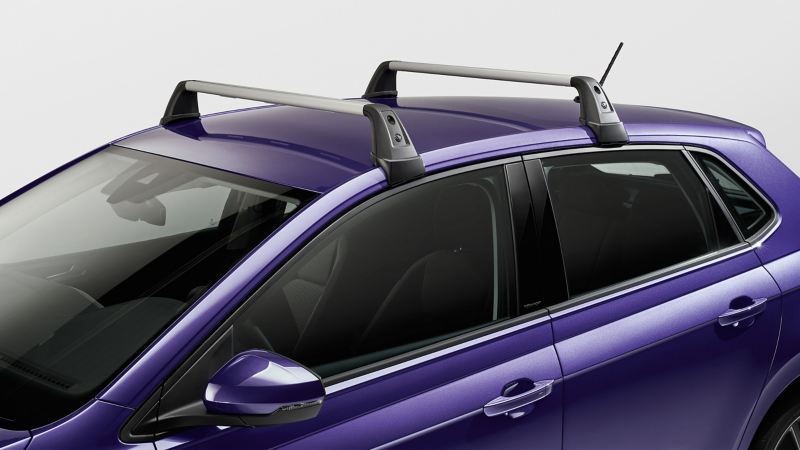 Barres de toit des Accessoires VW sur le toit d’une VW Polo