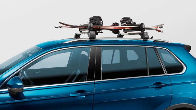 Ein Ski- und Snowboardhalter von VW Zubehör für Ihren VW Tiguan