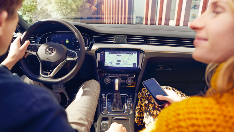 Hållare för surfplatta för passagerare i baksätet - Volkswagen tillbehör för multimedia
