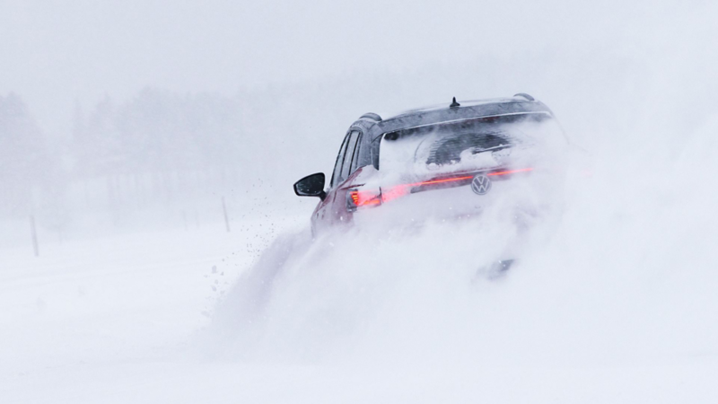 vw id4 sladder på isen