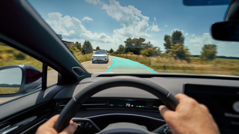 vw id7 tourer med adaptiv cruise control aktivert