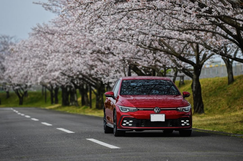 volkswagen car near tokyo station