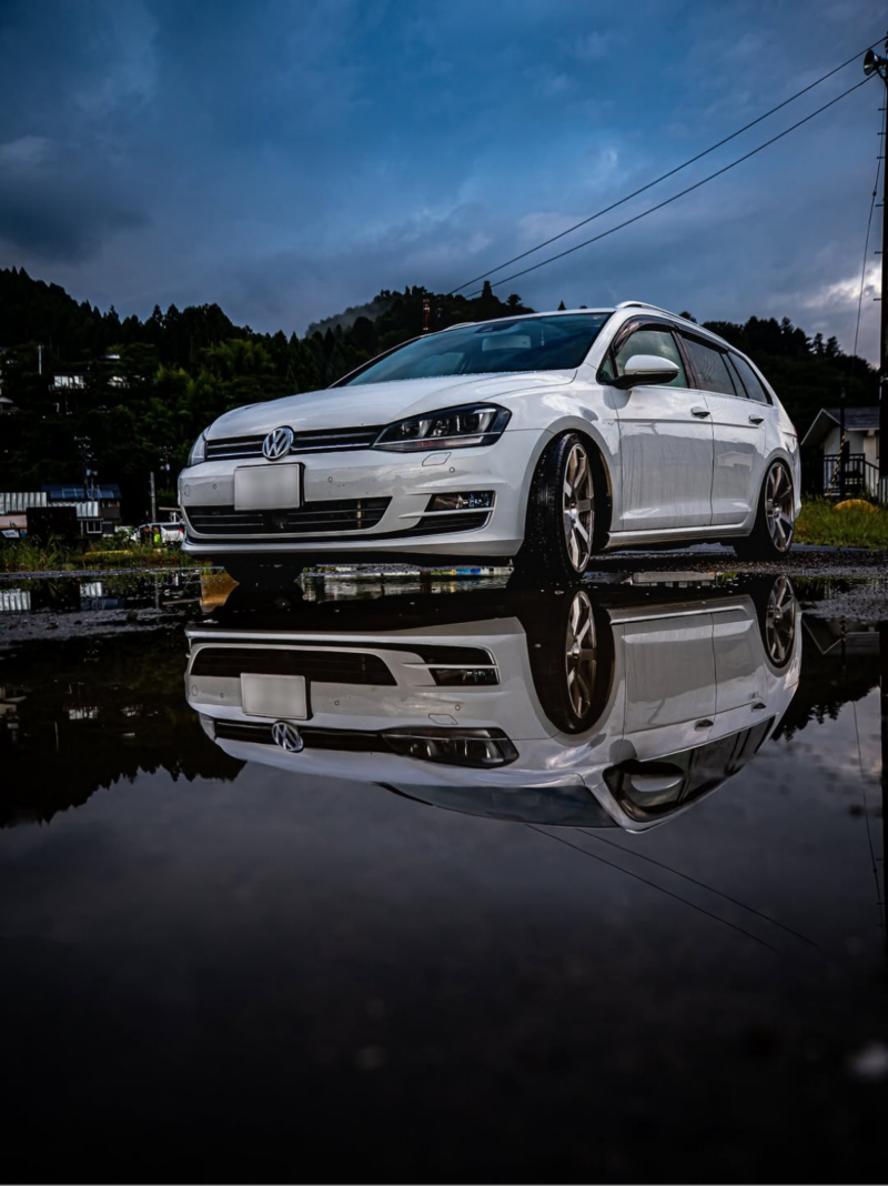volkswagen car in the rain