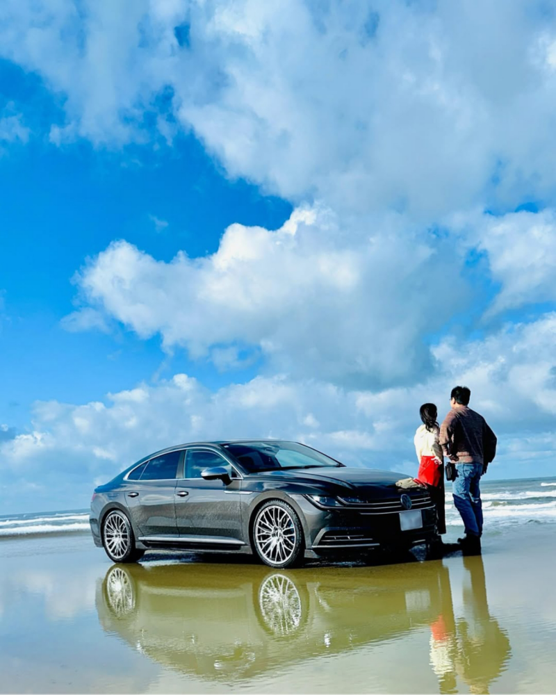 volkswagen car in the sea