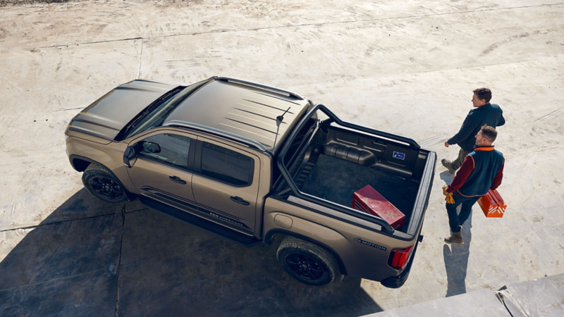 to arbeidkarer går forbi vw amarok pickup