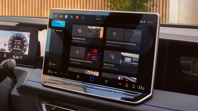 Interior view in the VW Tiguan of the large display.