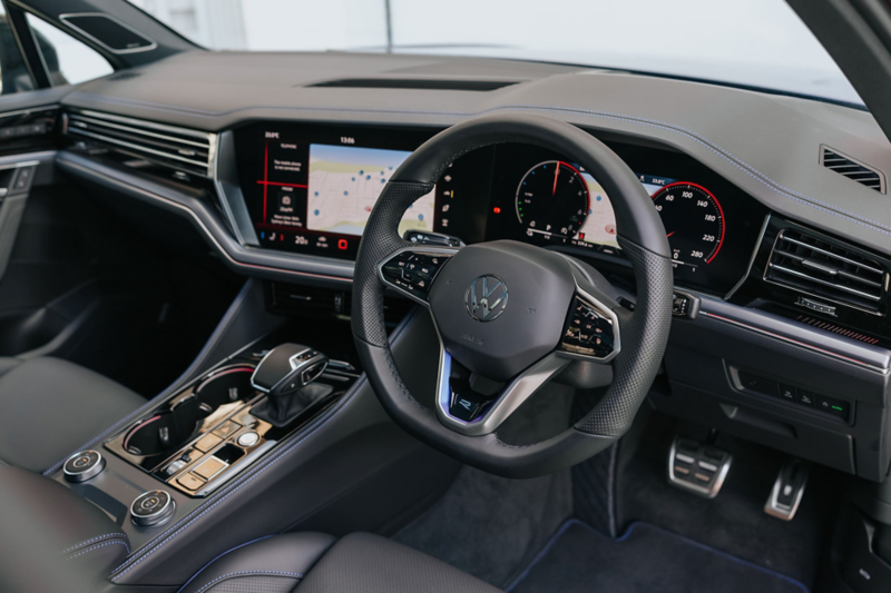 Touareg R eHybrid display