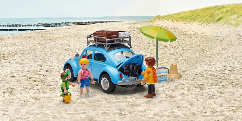 Der Käfer von Playmobil® mit sommerlichem Zubehör am Strand