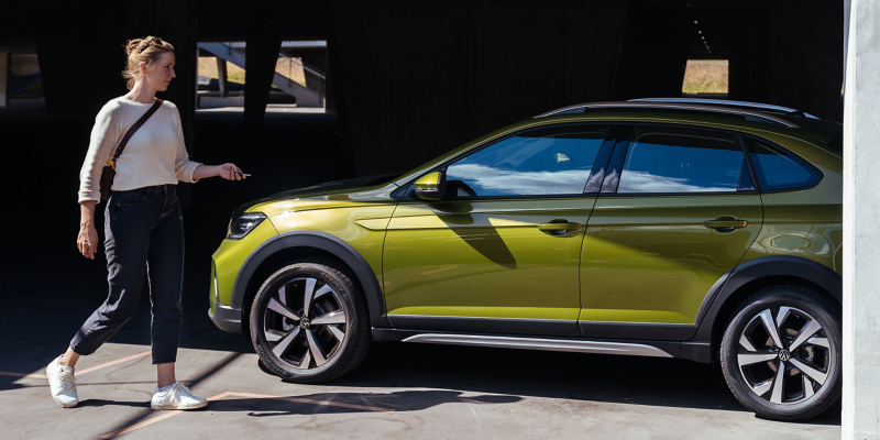 Woman opens central locking of VW Taigo with car key