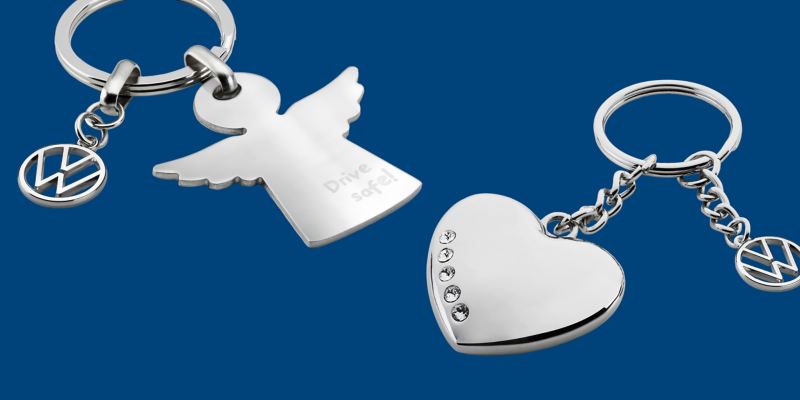Twee sleutelhangers met engel- en hartmotieven en versieringen – VW Accessoires