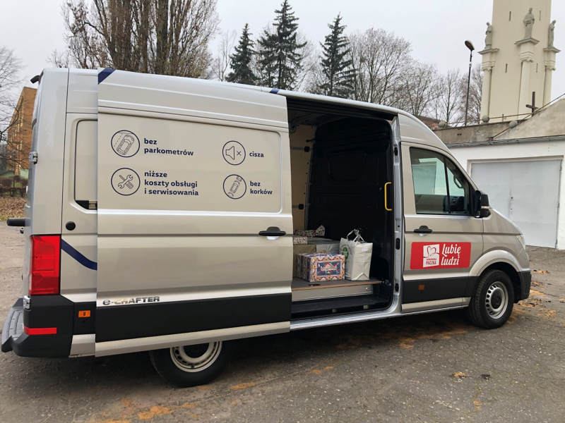 e-Crafter z otwartymi bocznymi drzwiami