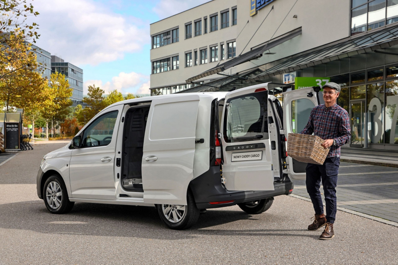 Nowy Caddy Cargo w centrum miasta