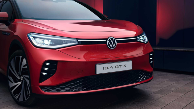 La parte anteriore di un ID.4 GTX rosso