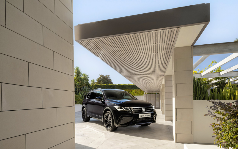 Rear View of the Volkswangen Tiguan Allspace on the roof.