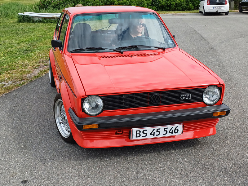 En rød golf gti