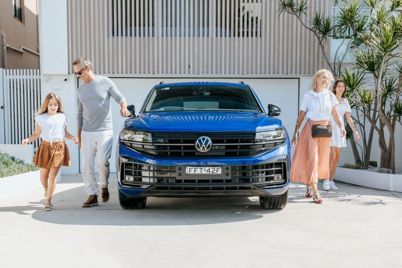 Family in front of Volkswagen Touareg R