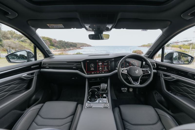 Volkswagen Touareg R eHybrid interior: Dashboard view