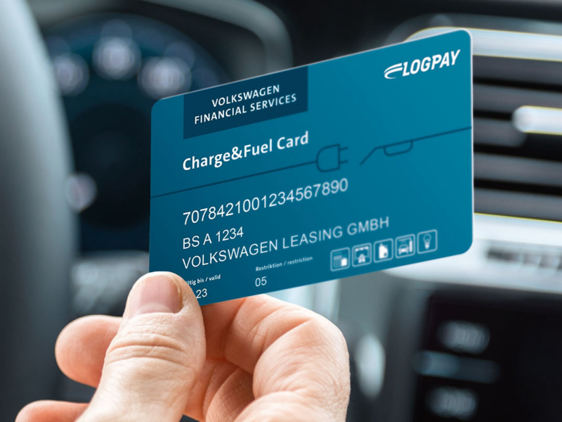 Die Charge&Fuel Card der Volkswagen Leasing GmbH in Detailaufnahme.