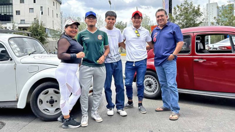 Dueños de Vochos reunidos en el Vocho Fest 2024.