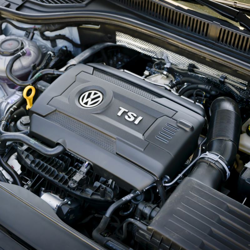 Gros plan sur le moteur TSI 228 ch d'une Volkswagen Jetta GLI 2025.