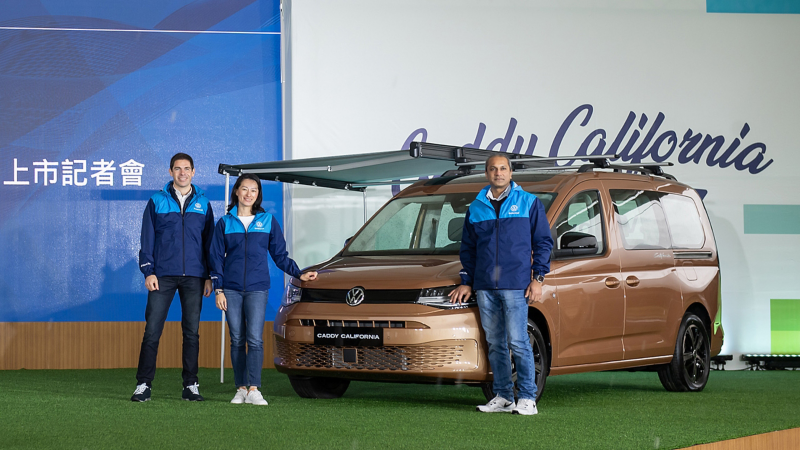 福斯商旅Caddy家族全員到齊！今日（3/28） 加州輕行旅Caddy California全新上市，給予車宿玩家新的原廠露營車選擇，上市心晴價NT$167.8萬，魅力席捲全台。（圖左至右：台灣福斯商旅行銷處長 Victor Ting丁維翰、福斯商旅 全球售後服務總監 David Garcia、台灣福斯商旅總裁 Julia Wu巫詩棻、福斯商旅 售後服務國際市場總監 Karthik Ramesh、台灣福斯商旅銷售處長 Long Chen 陳顯隆、台灣福斯商旅 售後服務處長 Lance Lin林黎烈）