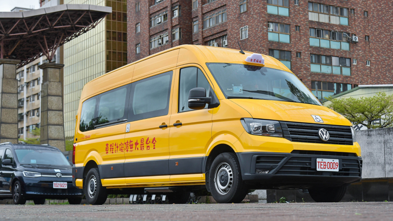 全台唯一五座輪椅位無障礙旗艦車款－福斯商旅Crafter福祉計程車正式啟航。