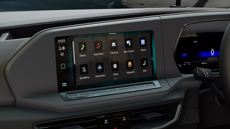 Composition 10吋觸控螢幕，可設定車內的多項功能，另可透過藍芽連接撥放手機音訊，播放串流音樂及網路電台