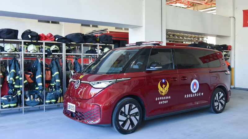 7 人電旅ID. Buzz化身全台首輛”純電消防警備車”