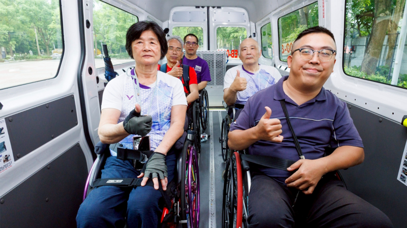 全台唯一合法且可同時載運5位輪椅乘客的Crafter 福祉車，打造全新型態的無障礙旅程。