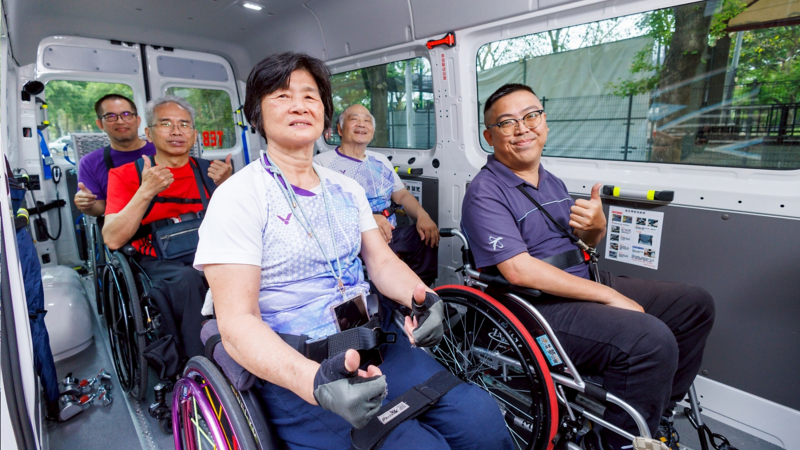 全台唯一合法且可同時載運5位輪椅乘客的Crafter 福祉車，打造全新型態的無障礙旅程。
