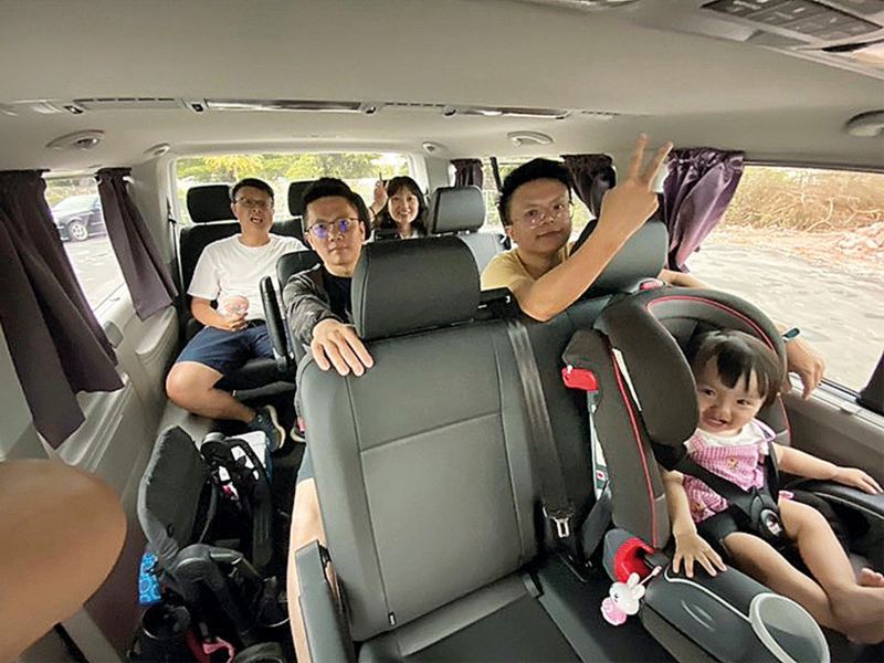 對黃建通而言，福斯商旅 T6 Caravelle 能因應需求拆卸座椅，不僅是部露營車，更可以帶著全家人開心旅遊。