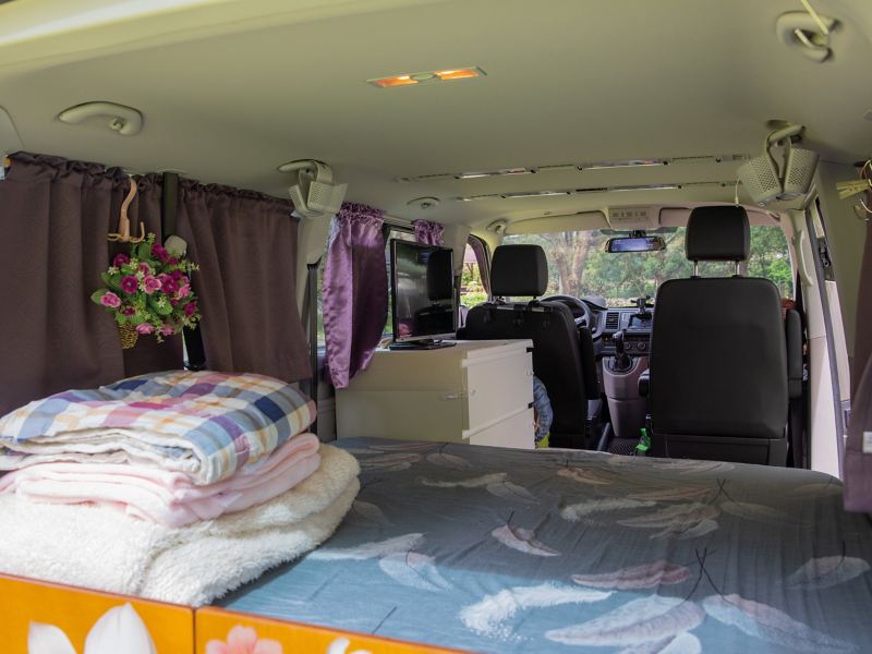 T6 Caravelle 的大空間，讓黃建通可在後座放置雙人床墊，甚至連衣櫃都能輕鬆放入。