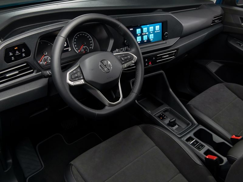 全新Caddy Maxi導入新世代數位化座艙、整合全新一代觸控面板、電子線傳式排檔系統、按鍵式電子手煞車(含Auto Hold) 等，創造出煥然一新的科技氛圍。