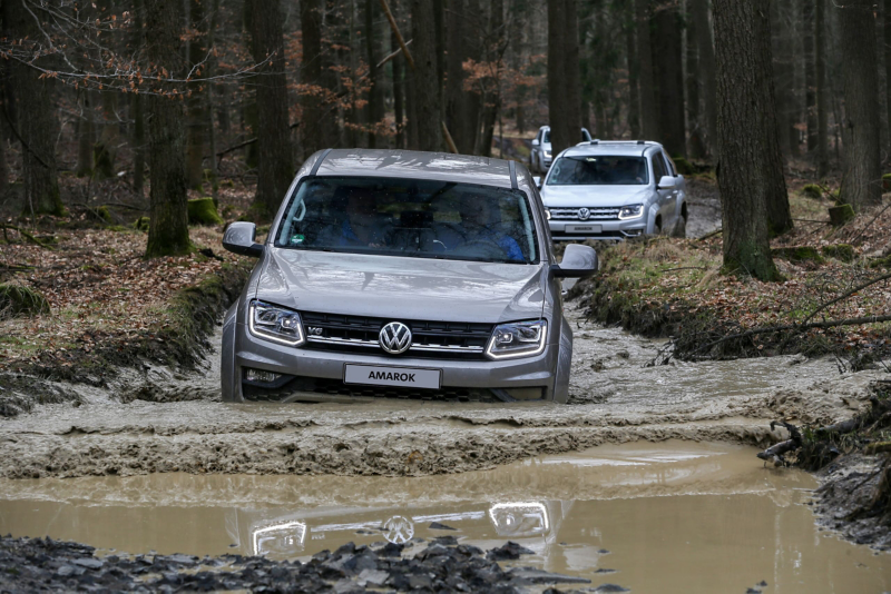 Volkswageny Amarok w terenie