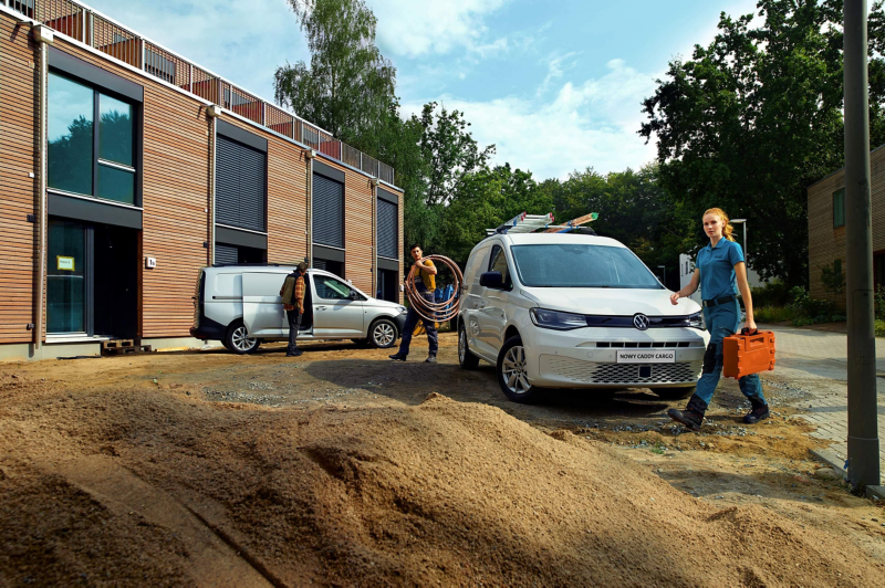 Nowy Caddy Cargo na placu budowy