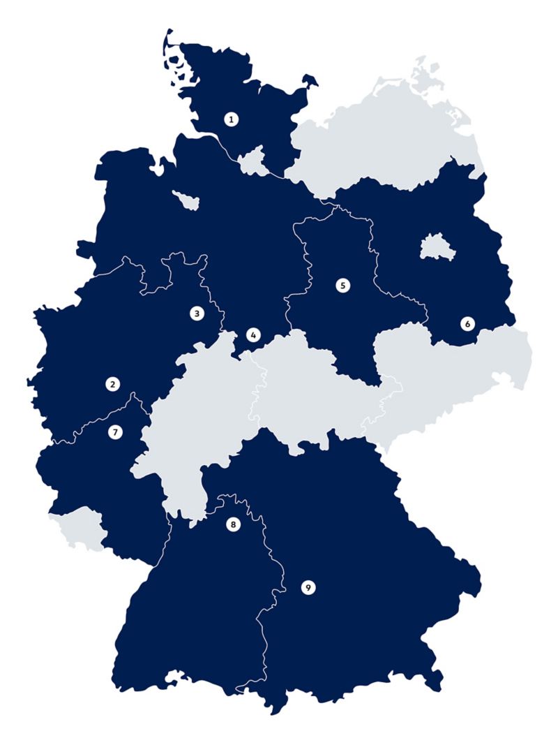 Eine Deutschlandkarte mit blau markierten, durchnummerierten Standorten – Volkswagen Driving Experience