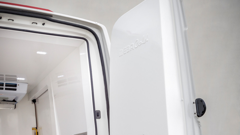 Acabados de la zona frigorífica del VW Crafter Fresh Van