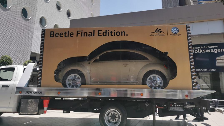 Beetle Final Edition dentro de caja de Amazon en proceso de envío a domicilio.