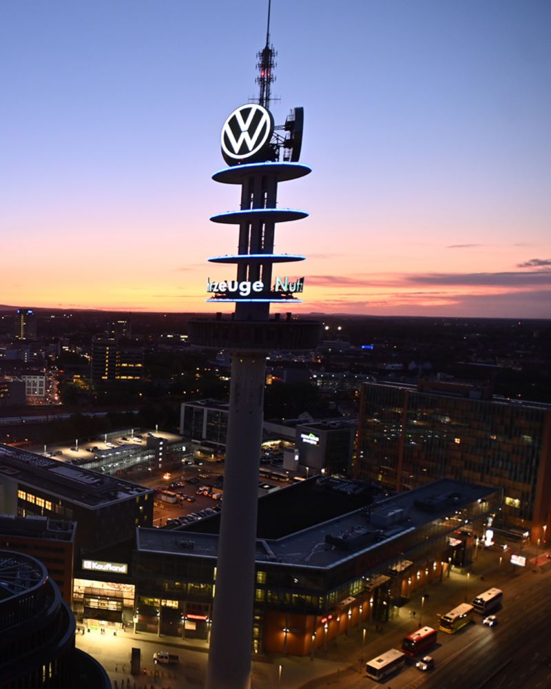 Hannover und VW Turm bei Nacht
