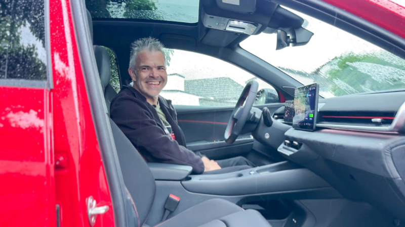 Ivo Schneider prende posto a bordo della Volkswagen ID. Polo GTI.