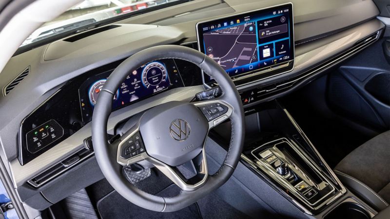 Le volant d'une nouvelle VW Golf