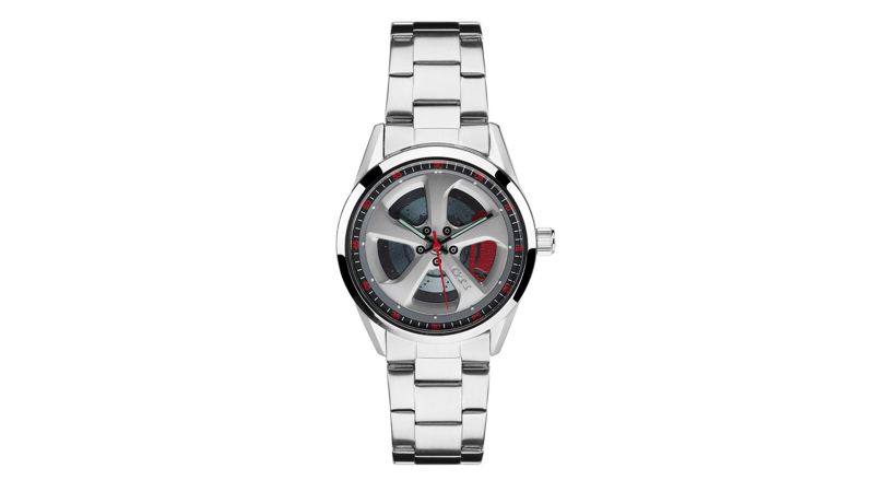 Reloj en color plata de acero fino parte de la colección GTI de Volkswagen
