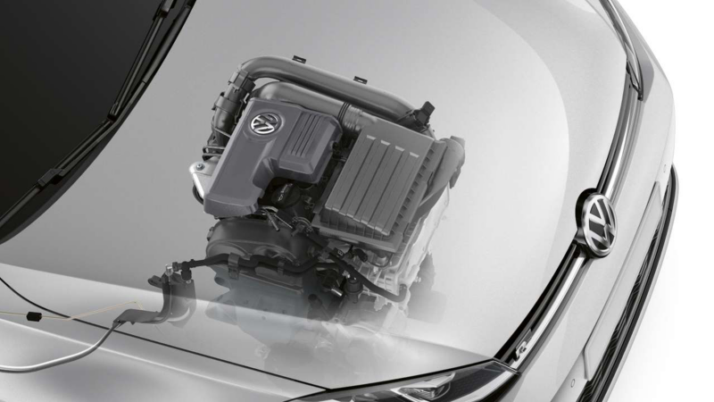 Vue en transparence du compartiment moteur d'une voiture Volkswagen, montrant le moteur et ses composants sous le capot semi-transparent. Le logo Volkswagen est visible à l'avant du véhicule.