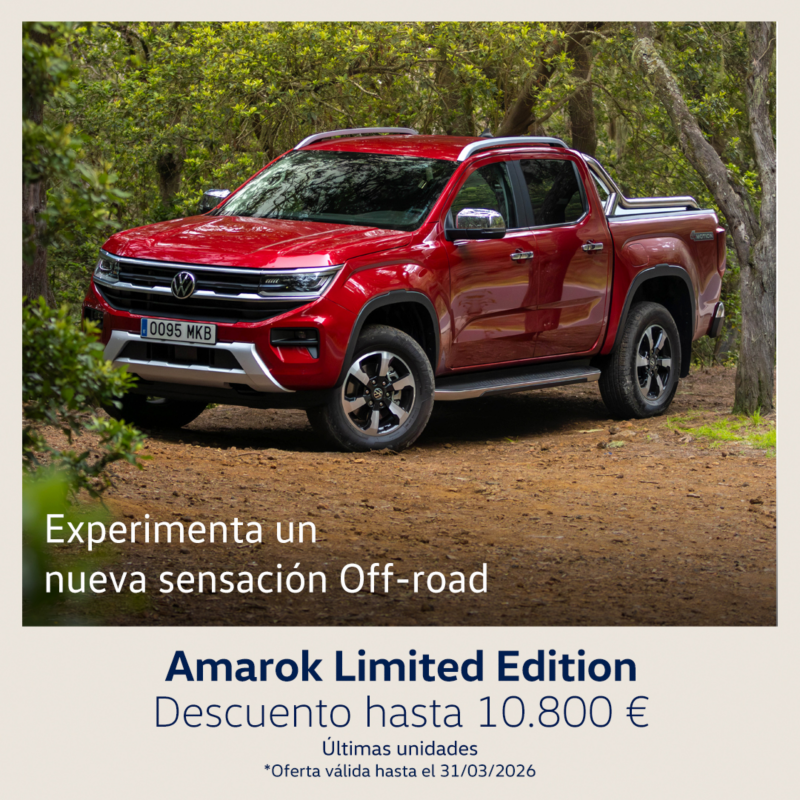 Campaña Always on Amarok Limited Edition 2026. Coche rojo vista trasera izquierda. Descuento hasta 10.880€. Últimas unidades.