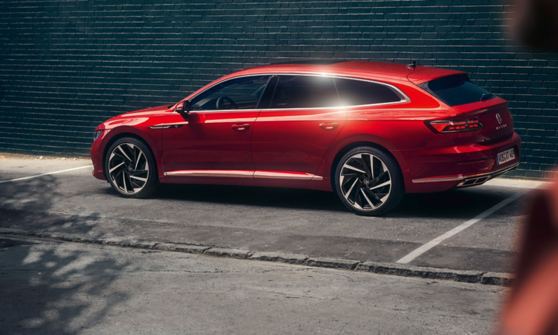 Profil et arrière de l'Arteon Shooting Brake.