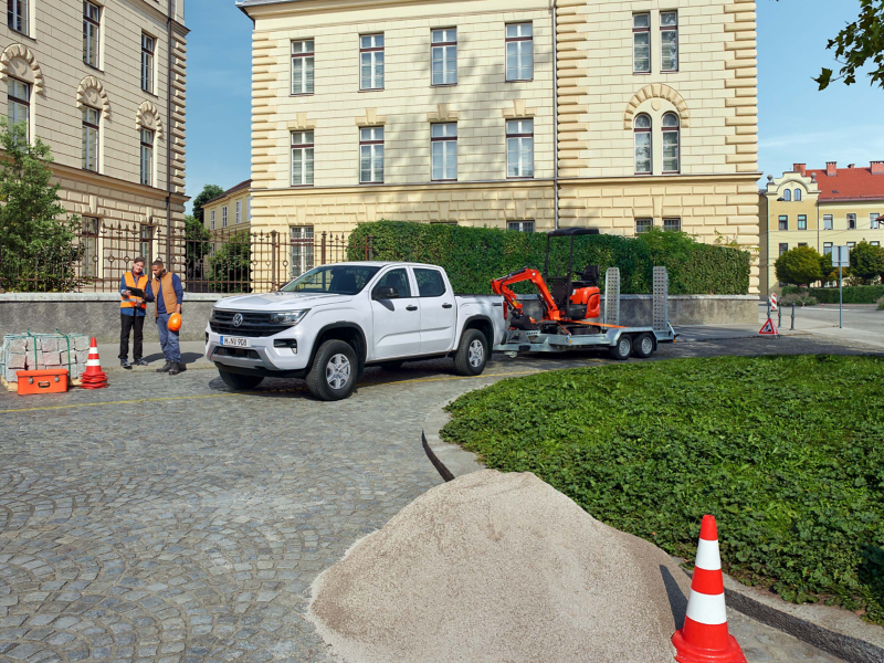 Volkswagen Amarok at construction site 