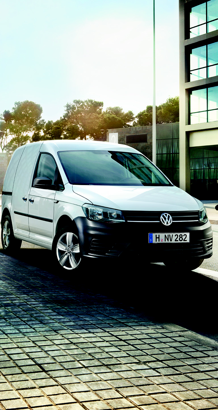 Un VW Caddy Furgón 4 aparcado en una calle