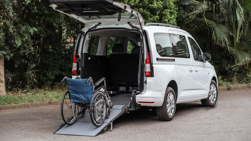 香草白色Caddy Maxi福祉車
